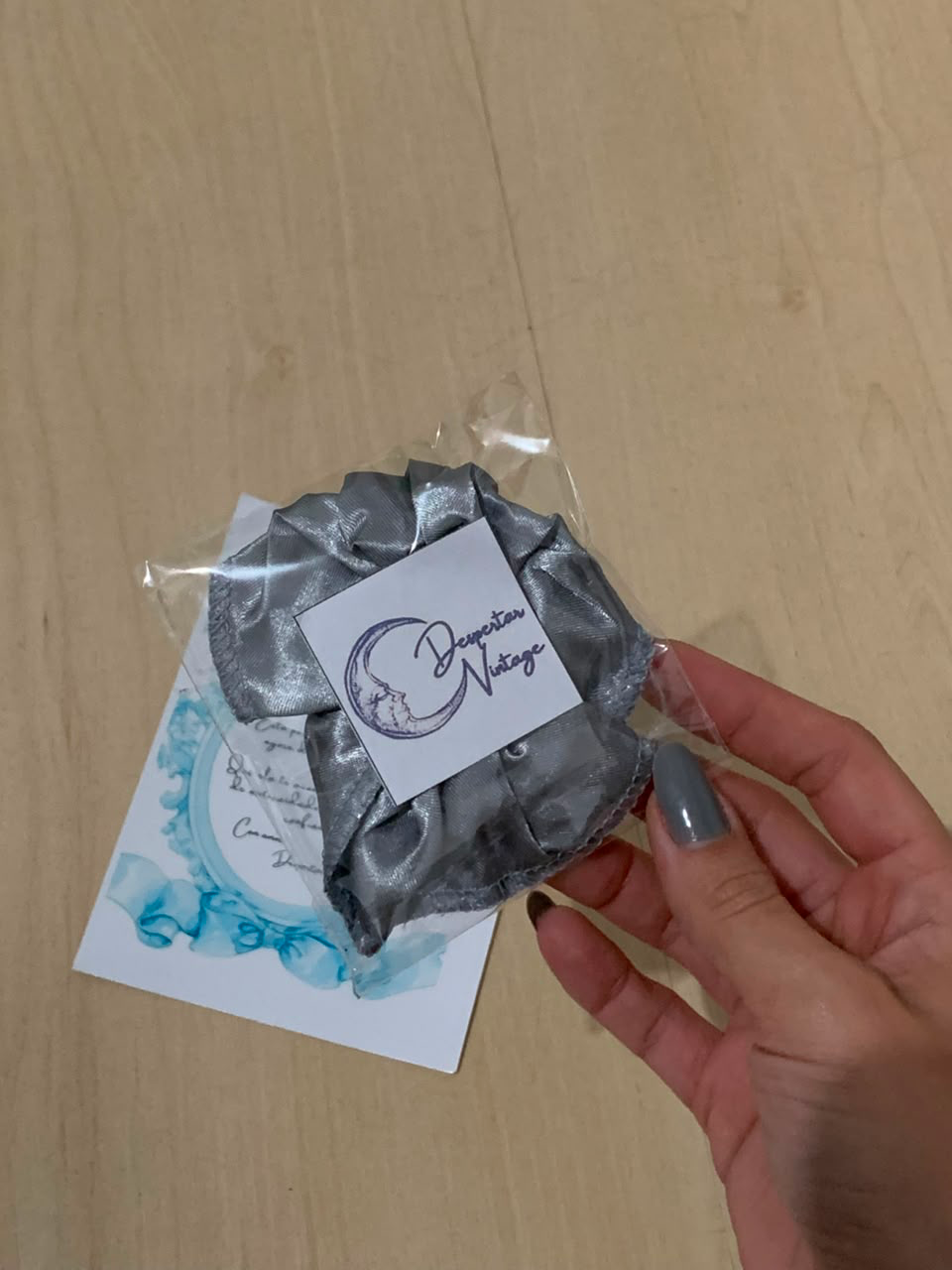 Peça Despertar Vintage embalada com carinho e cartão da marca