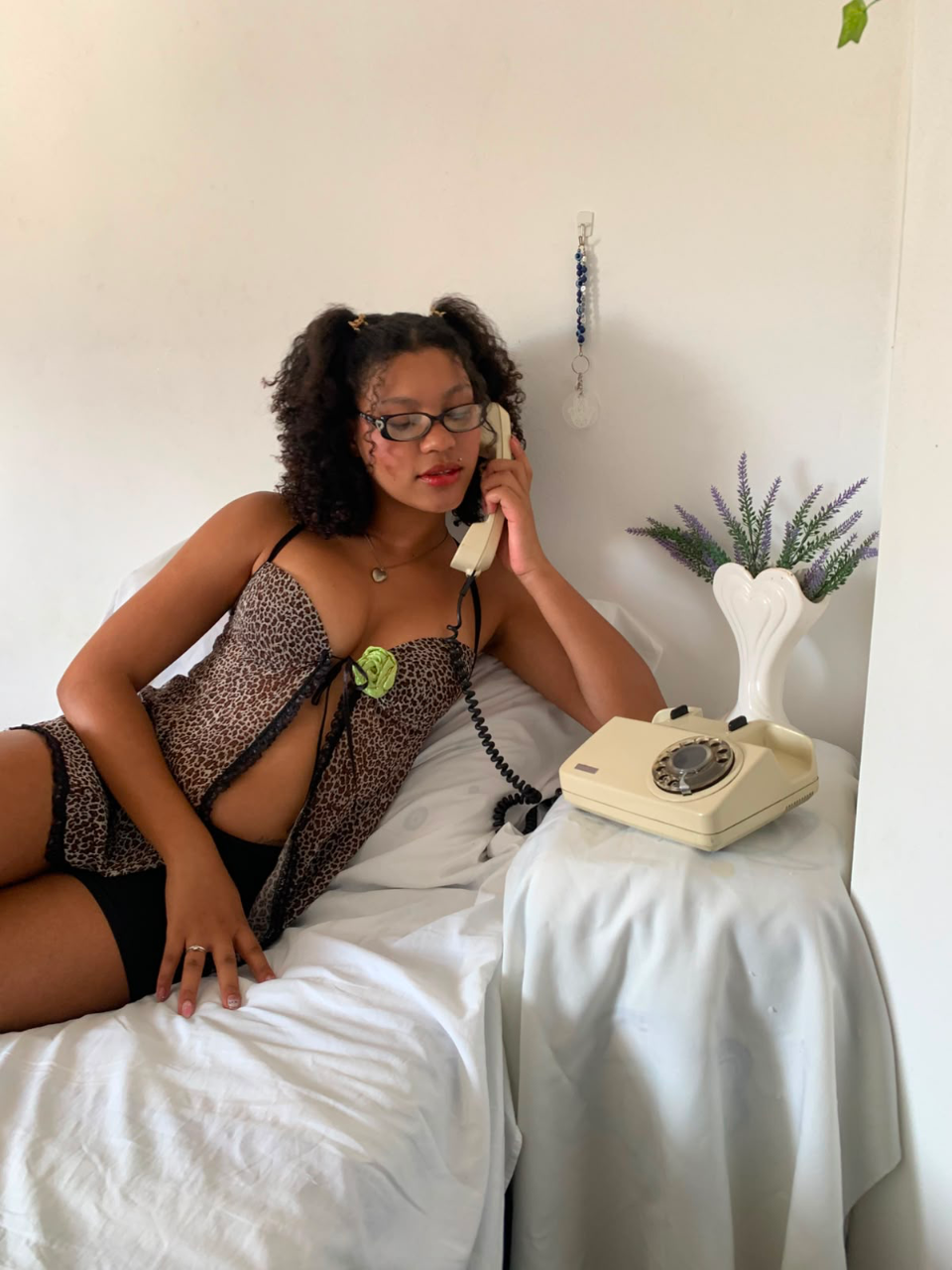 Corselet de oncinha com telefone vintage