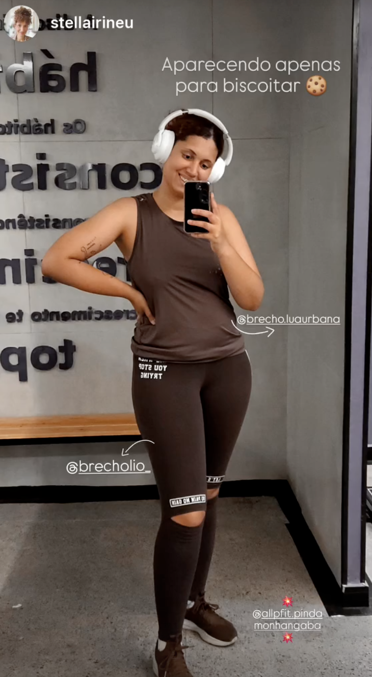Cliente vestindo look fitness do Brechólio